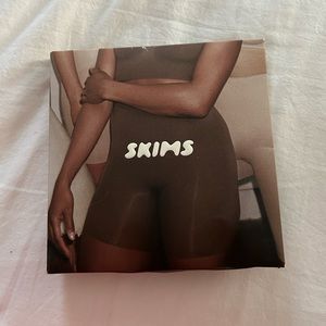 Skims sculpting short